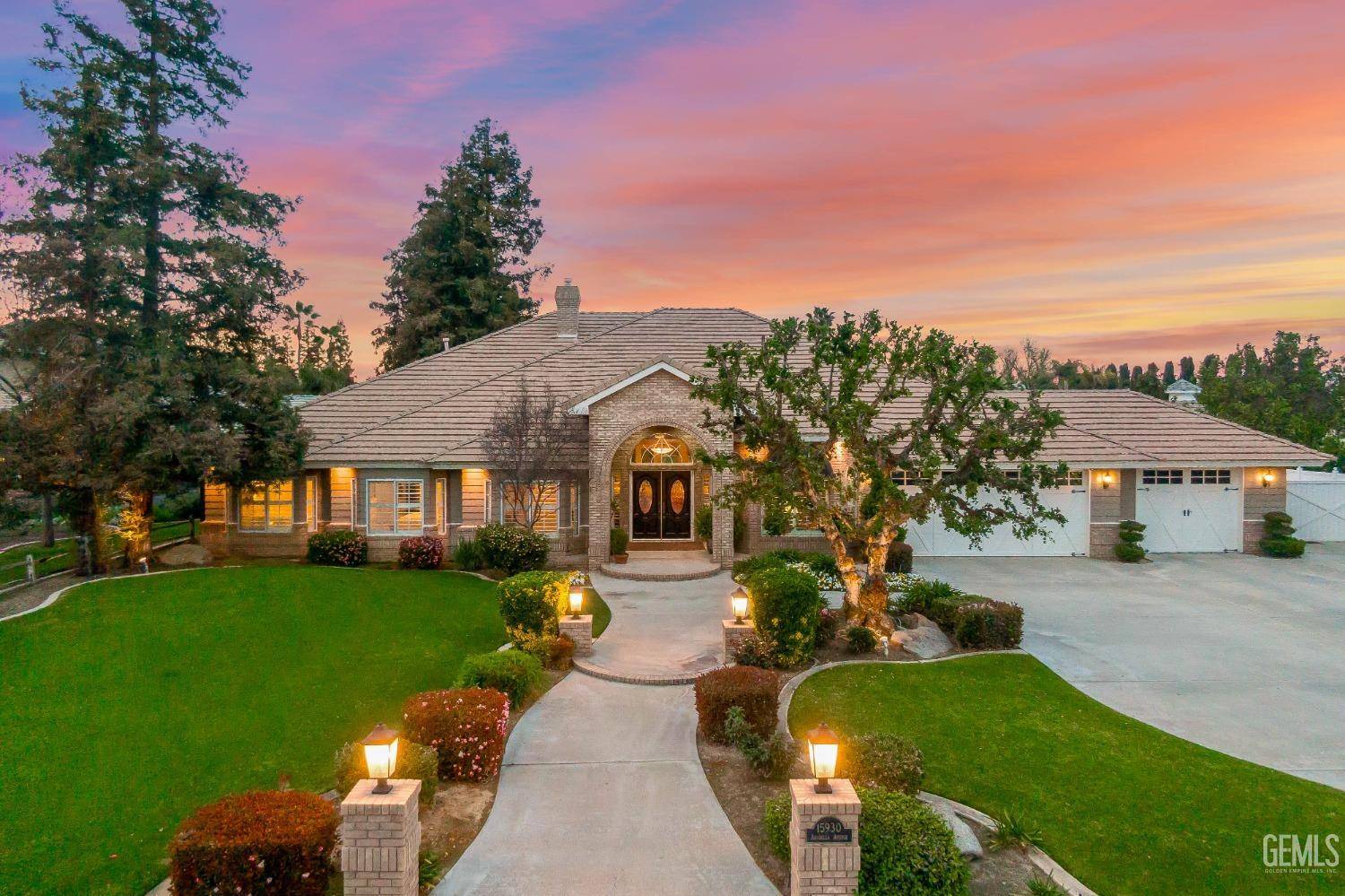 15930 Arabella Avenue, Bakersfield, CA 93314