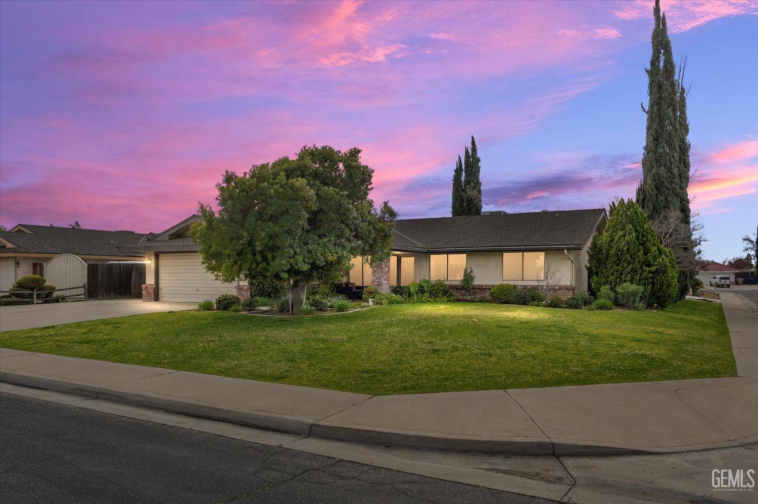 8913 Thurber Lane, Bakersfield, CA 93311