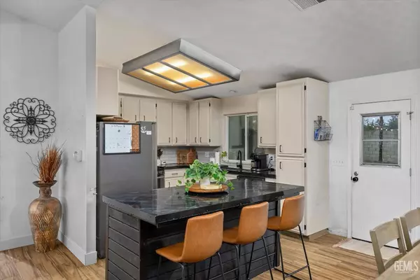 9523 Seabeck Avenue Bakersfield, CA 93312