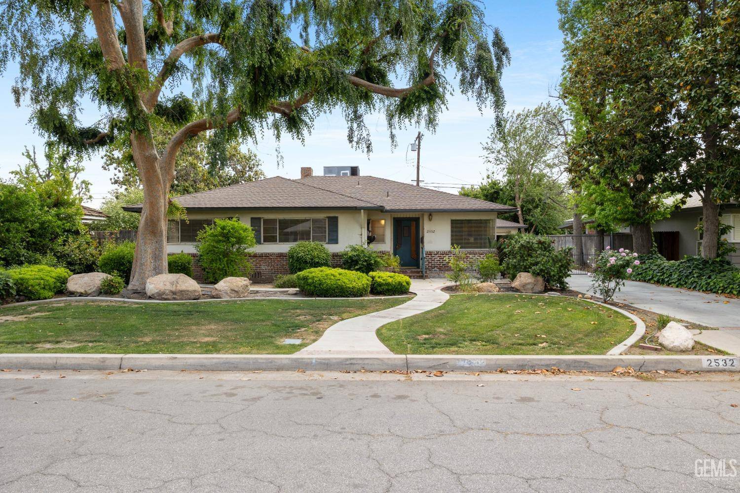Bakersfield, CA 93301,2532 Cedar Street