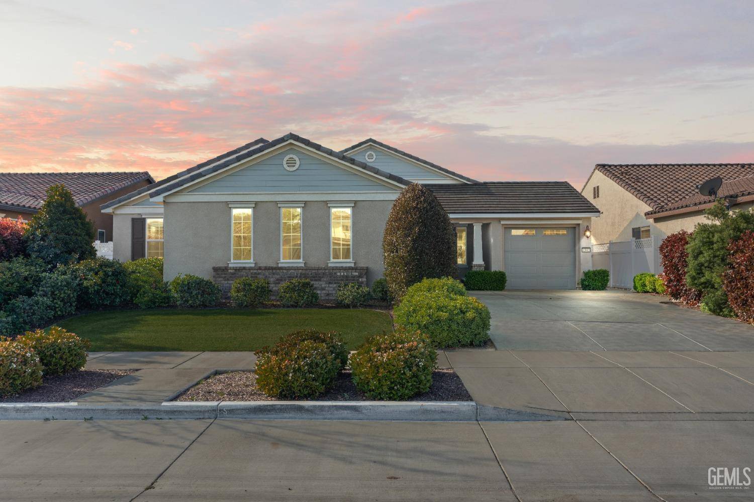 13613 Pixton Avenue, Bakersfield, CA 93311