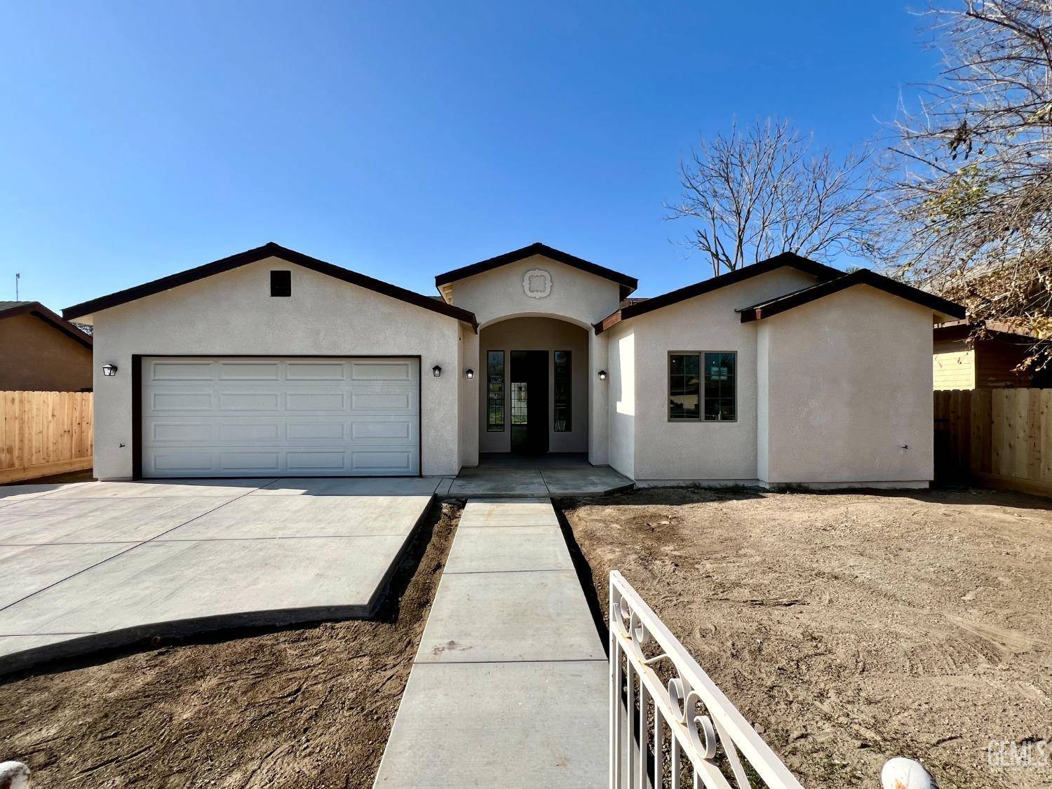 753 N Brundage Avenue, Farmersville, CA 93223