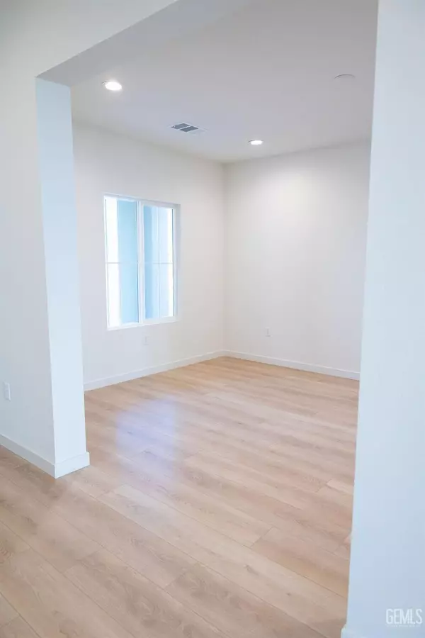 Bakersfield, CA 93314,16717 Chloe Court