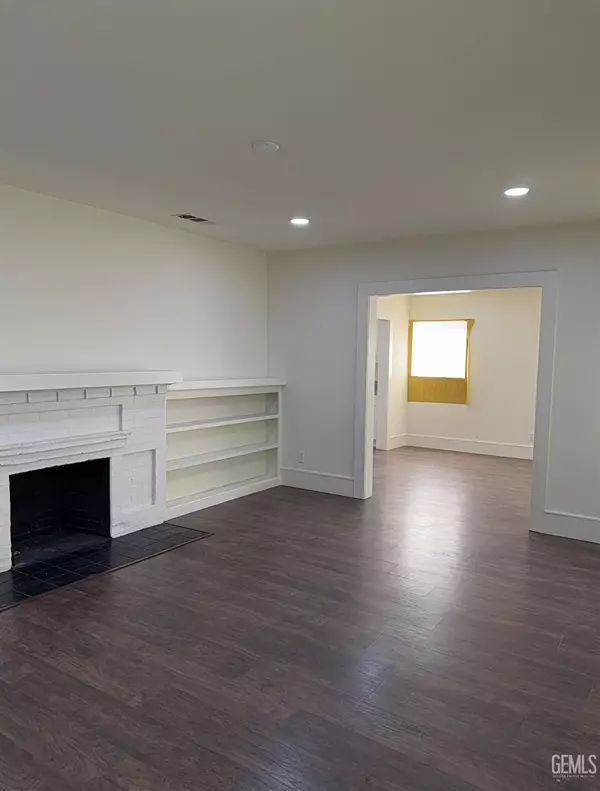 Bakersfield, CA 93304,8 Oleander Avenue