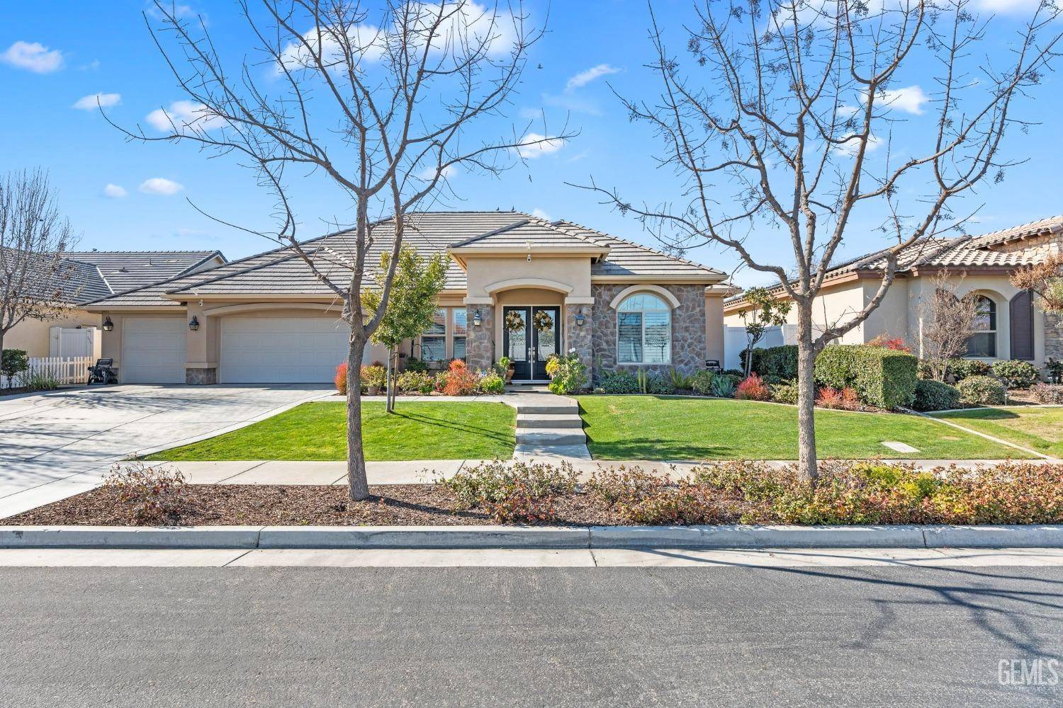 2811 Barrowby Street, Bakersfield, CA 93311