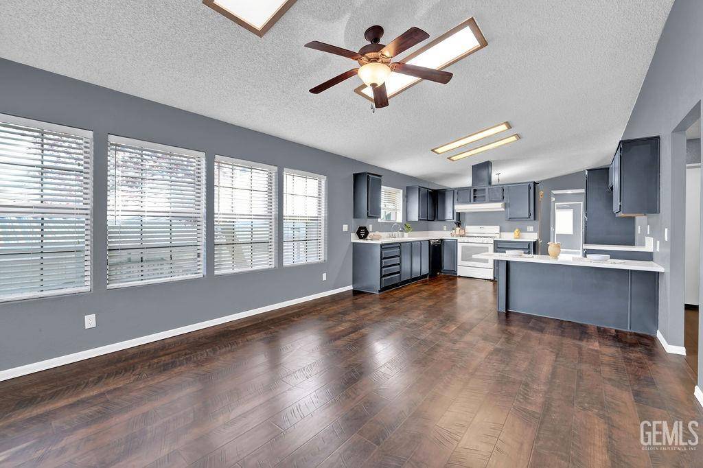 Tehachapi, CA 93561,21276 White Pine Drive #16