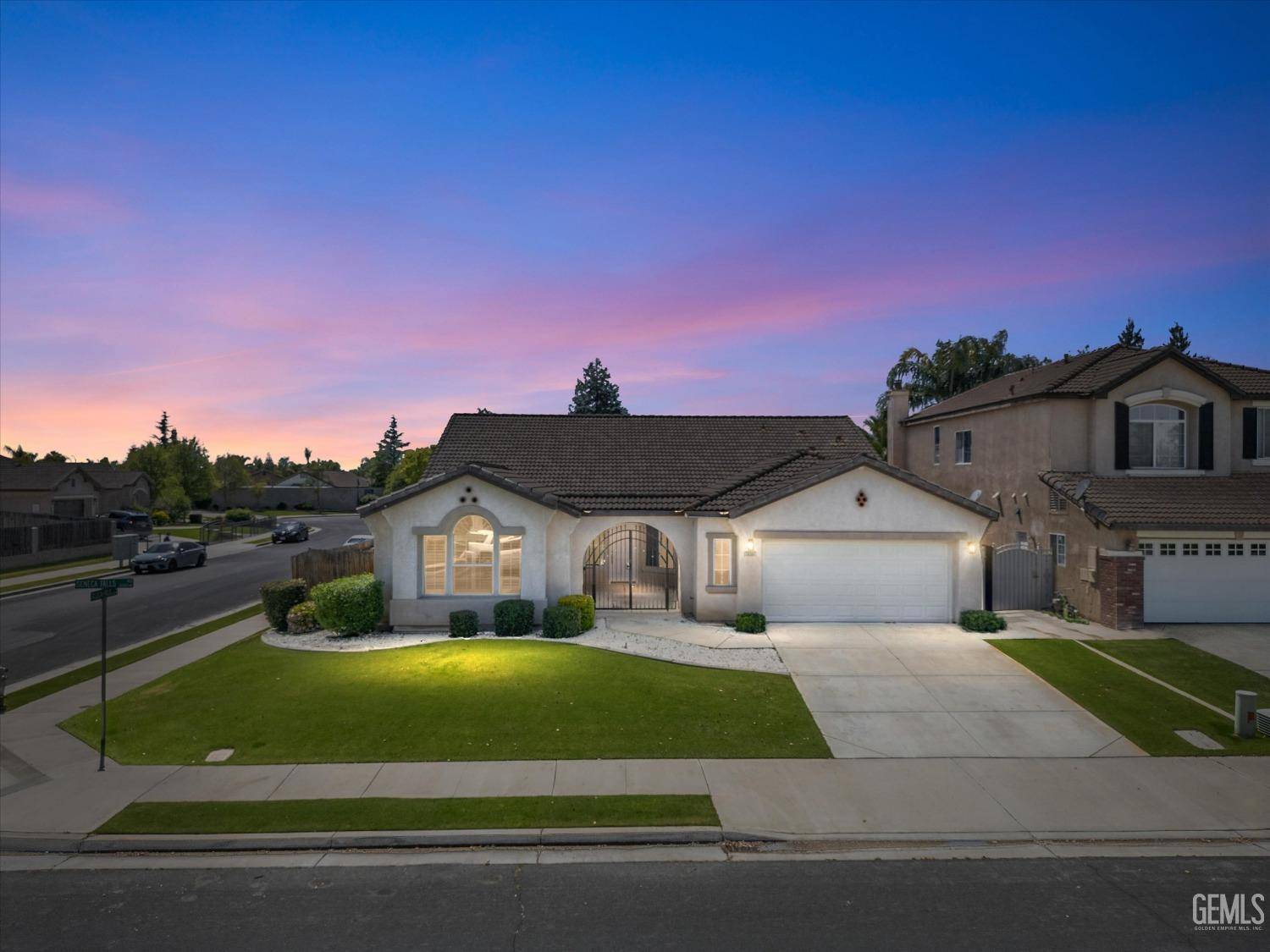 10301 Seneca Falls Avenue, Bakersfield, CA 93312