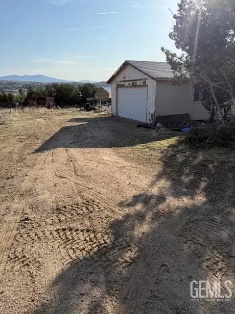 Tehachapi, CA 93560,10908 BLOEMFONTEIN Court
