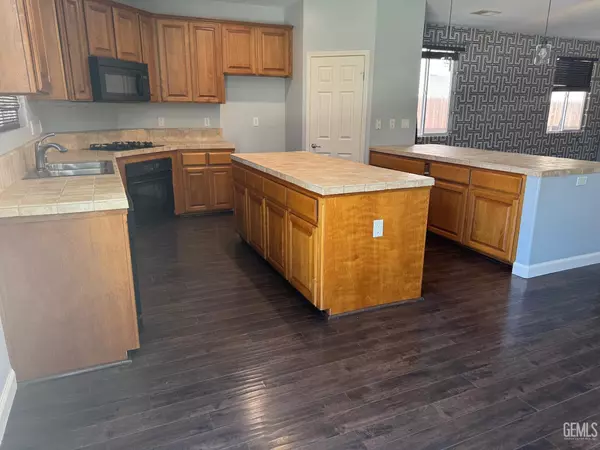 Bakersfield, CA 93313,6210 Baguette Avenue