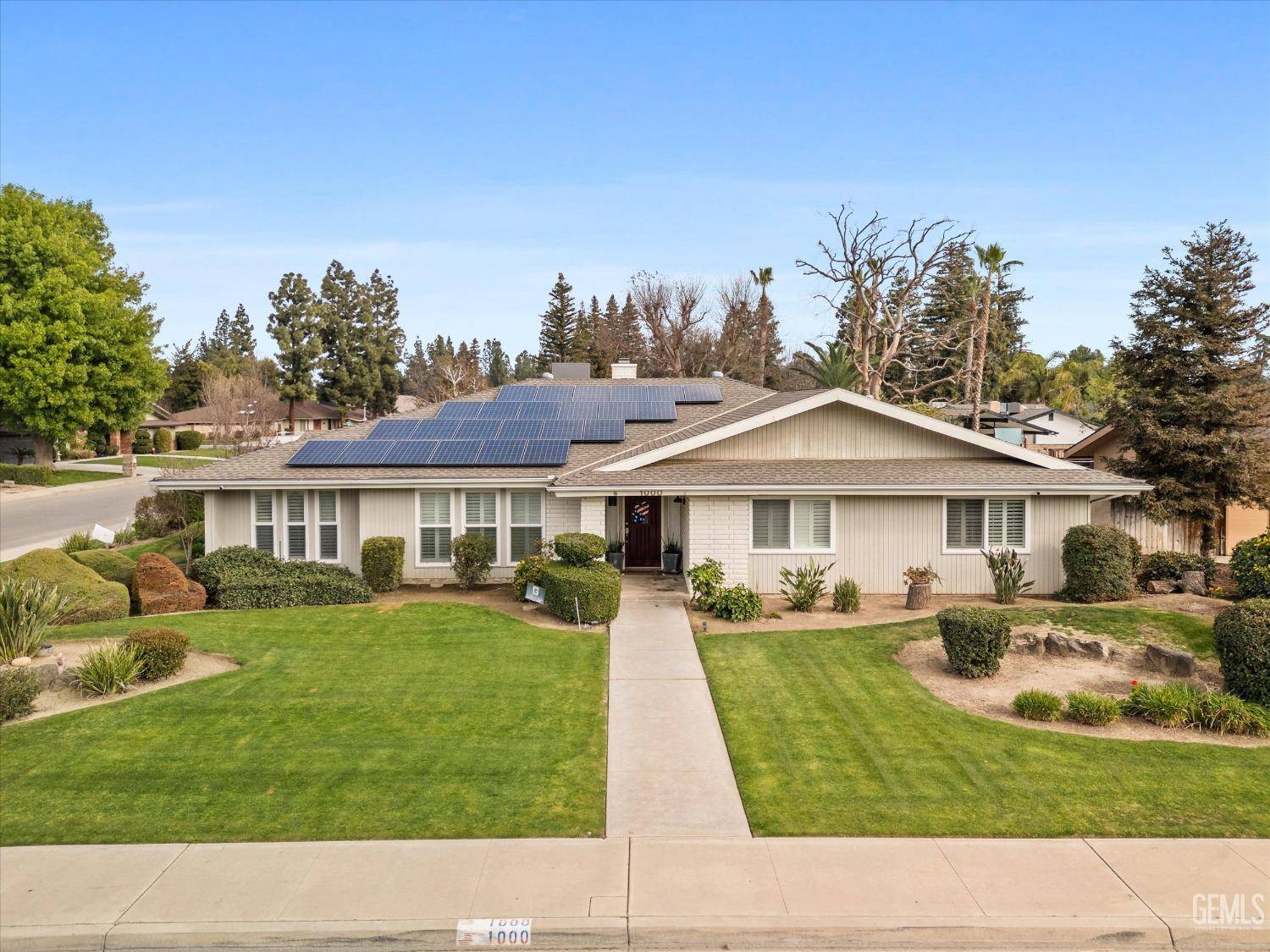 1000 Halterio Court, Bakersfield, CA 93309