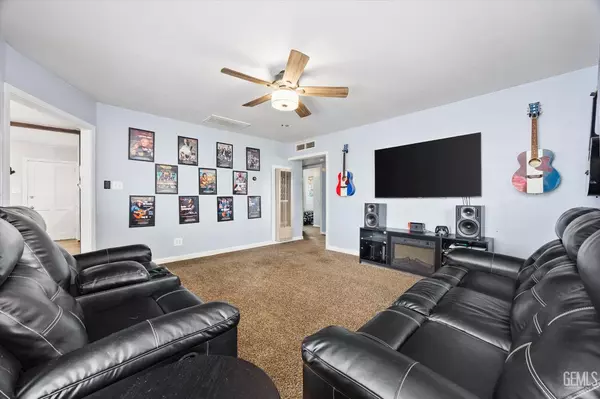 Bakersfield, CA 93308,2112 Carrere Street