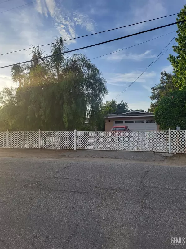6210 Rosewood Avenue, Bakersfield, CA 93306