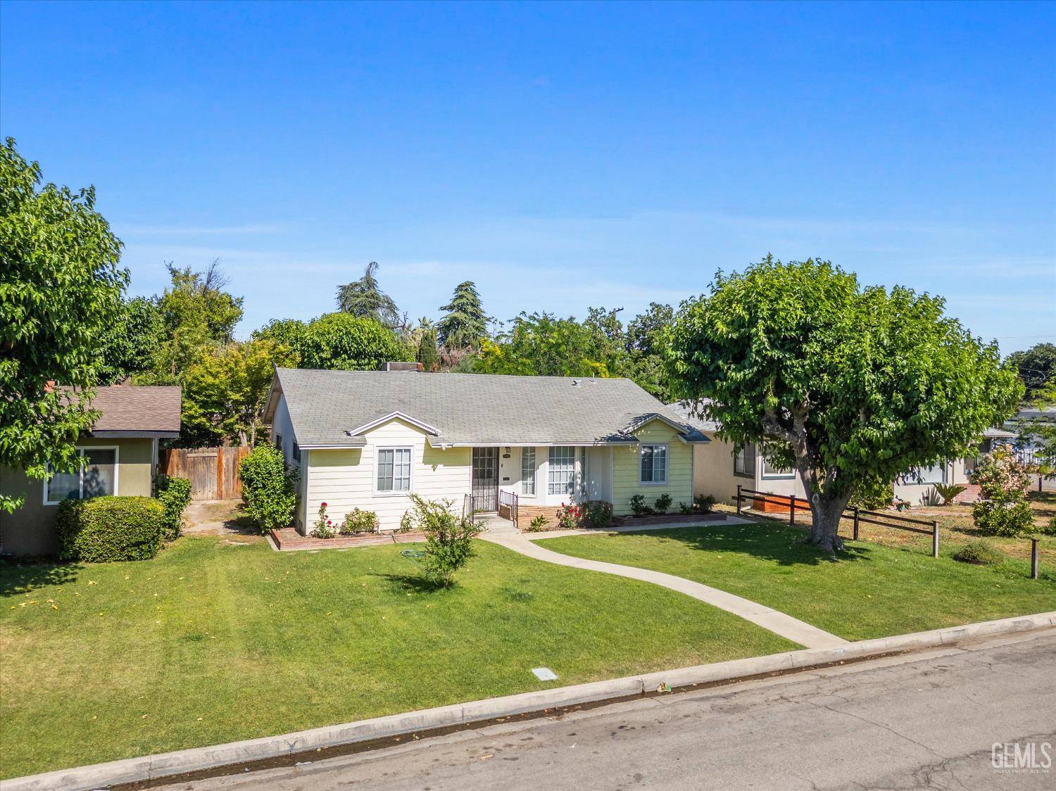 330 Olive Street, Bakersfield, CA 93304