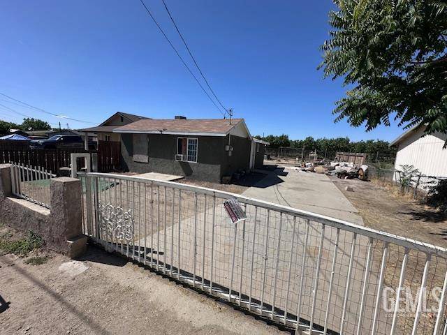 780 Mayer Lane, Shafter, CA 93263