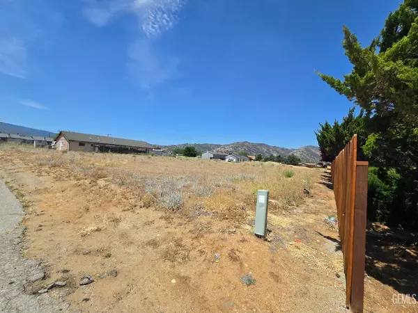 Tehachapi, CA 93561,21617 Loop Street