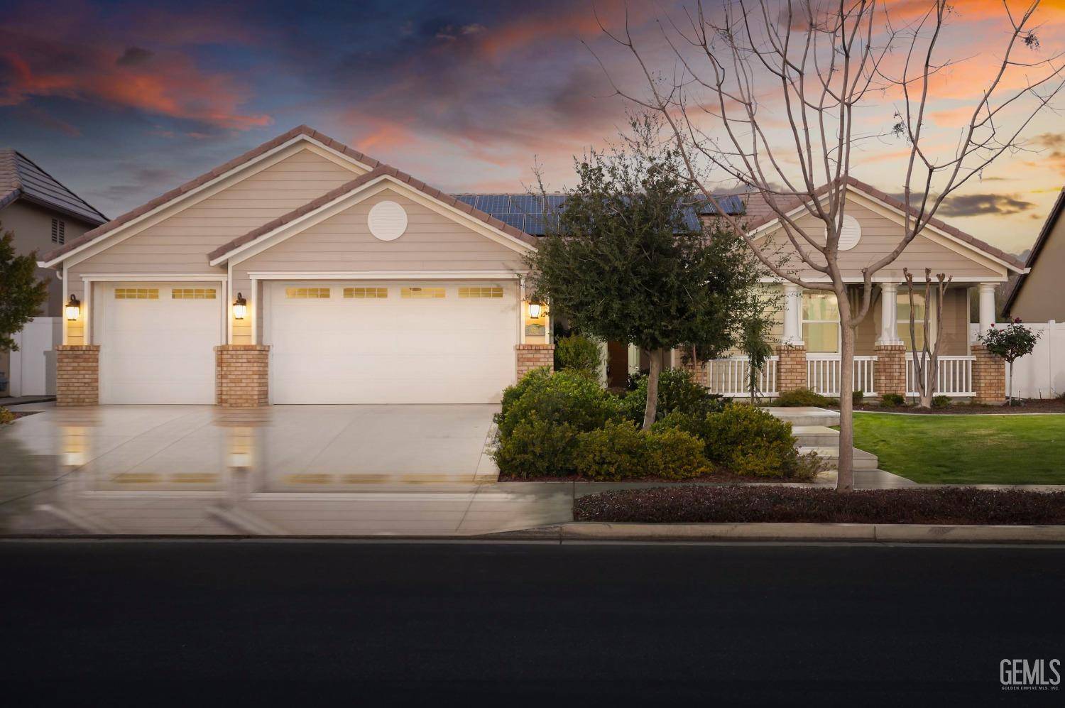 2624 Oakley Street, Bakersfield, CA 93311
