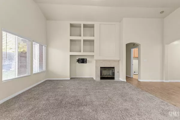 Bakersfield, CA 93311,11017 Tipperary Drive