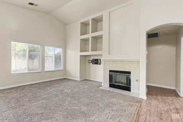 Bakersfield, CA 93311,11017 Tipperary Drive