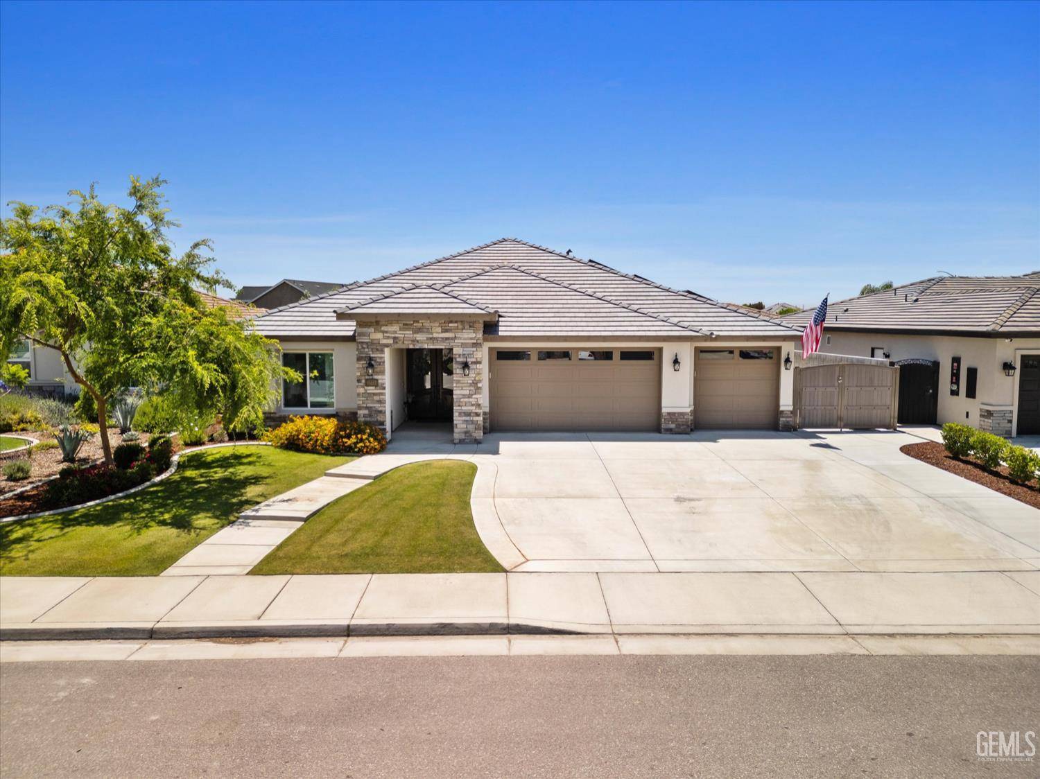 15017 Mistletoe Avenue, Bakersfield, CA 93314