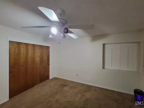 Bakersfield, CA 93308,6918 Crestwood Street