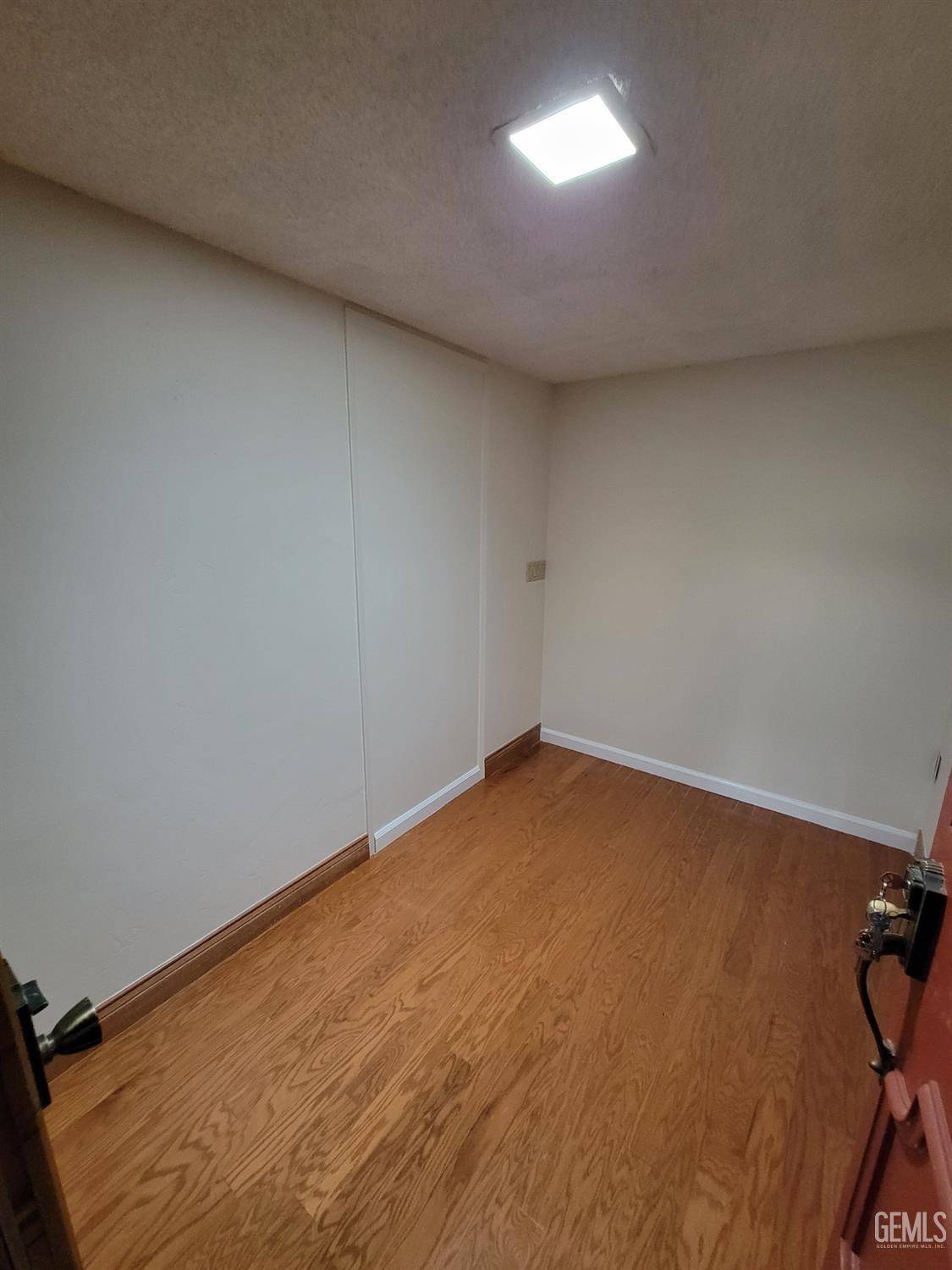 Bakersfield, CA 93308,6918 Crestwood Street