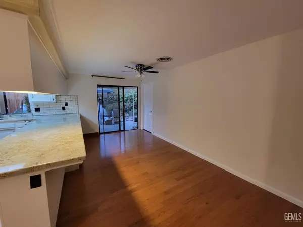 Bakersfield, CA 93308,6918 Crestwood Street