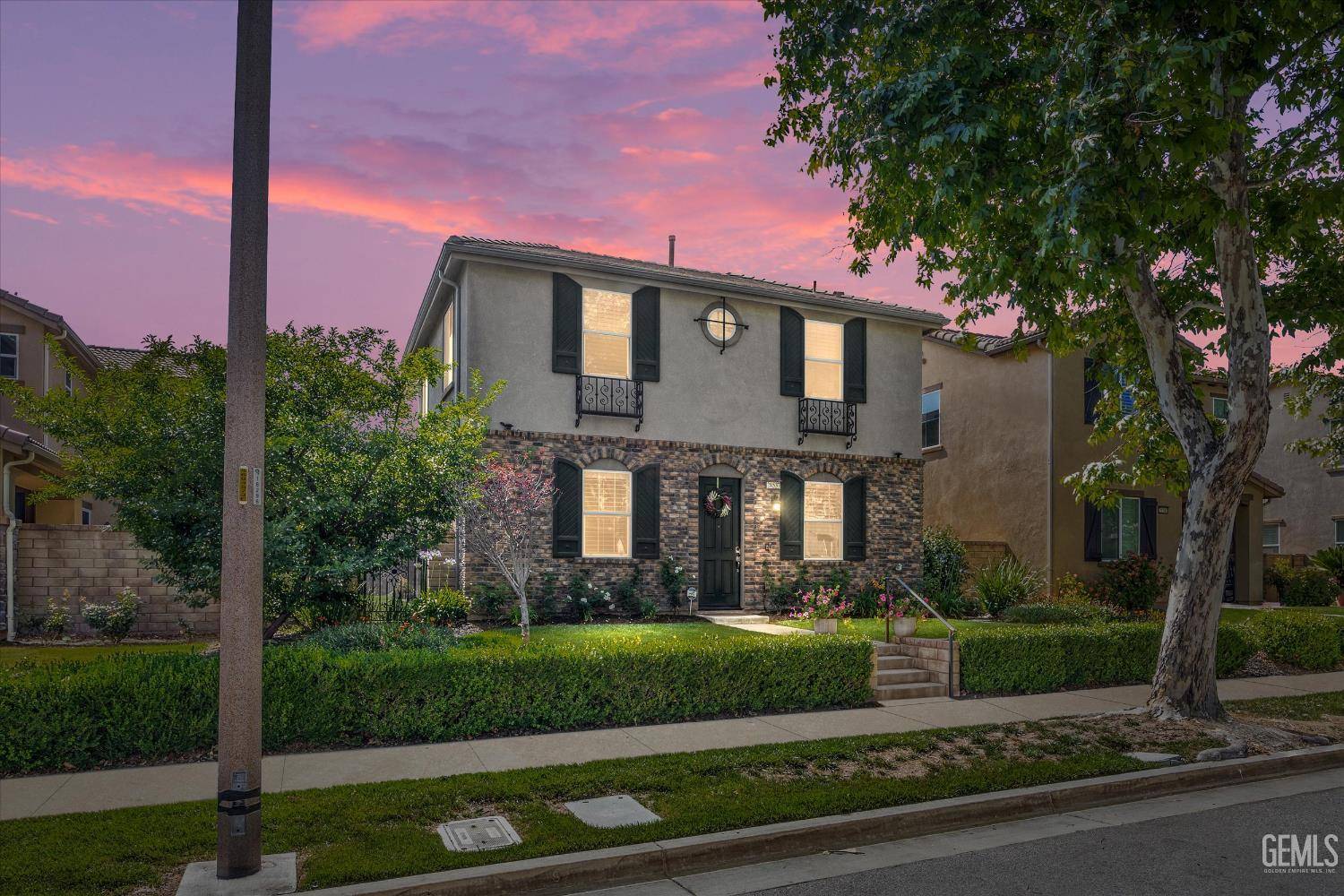28537 Vista Del Rio Drive, Valencia, CA 91354