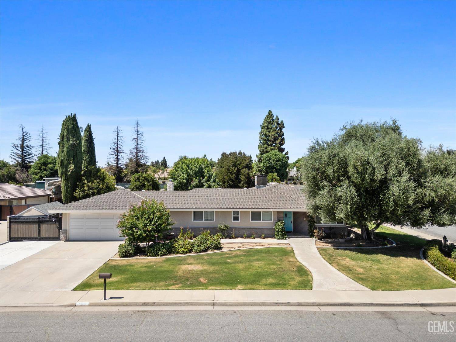 7800 Pembroke Avenue, Bakersfield, CA 93308