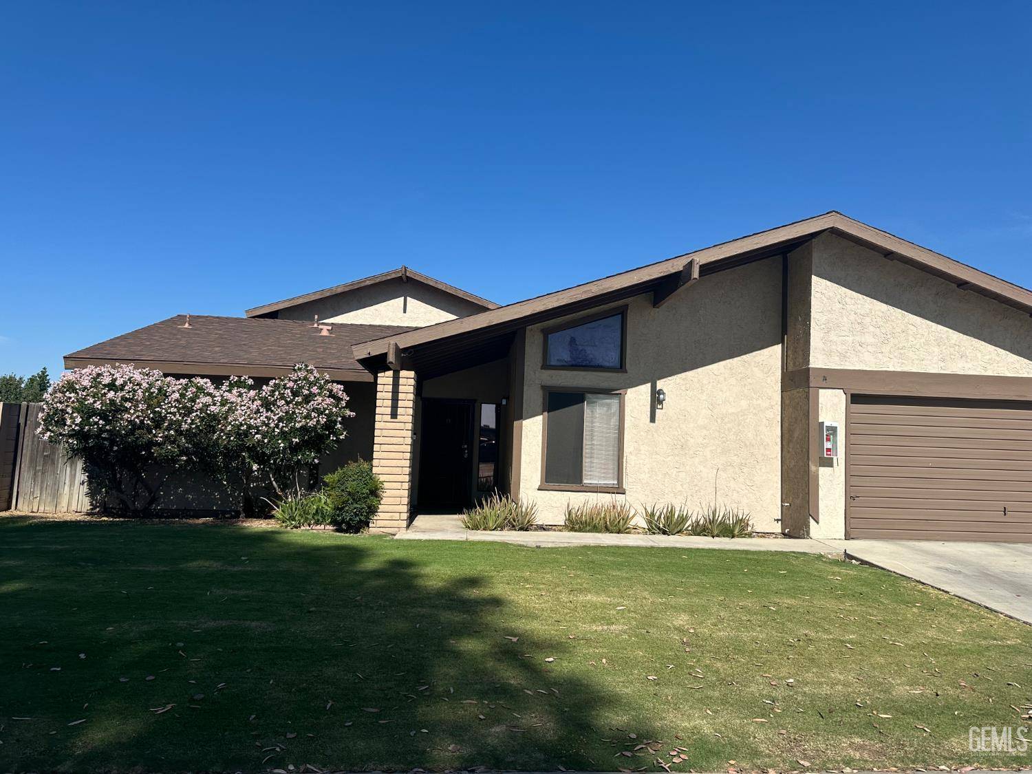 1040 McDonald Way, Bakersfield, CA 93309