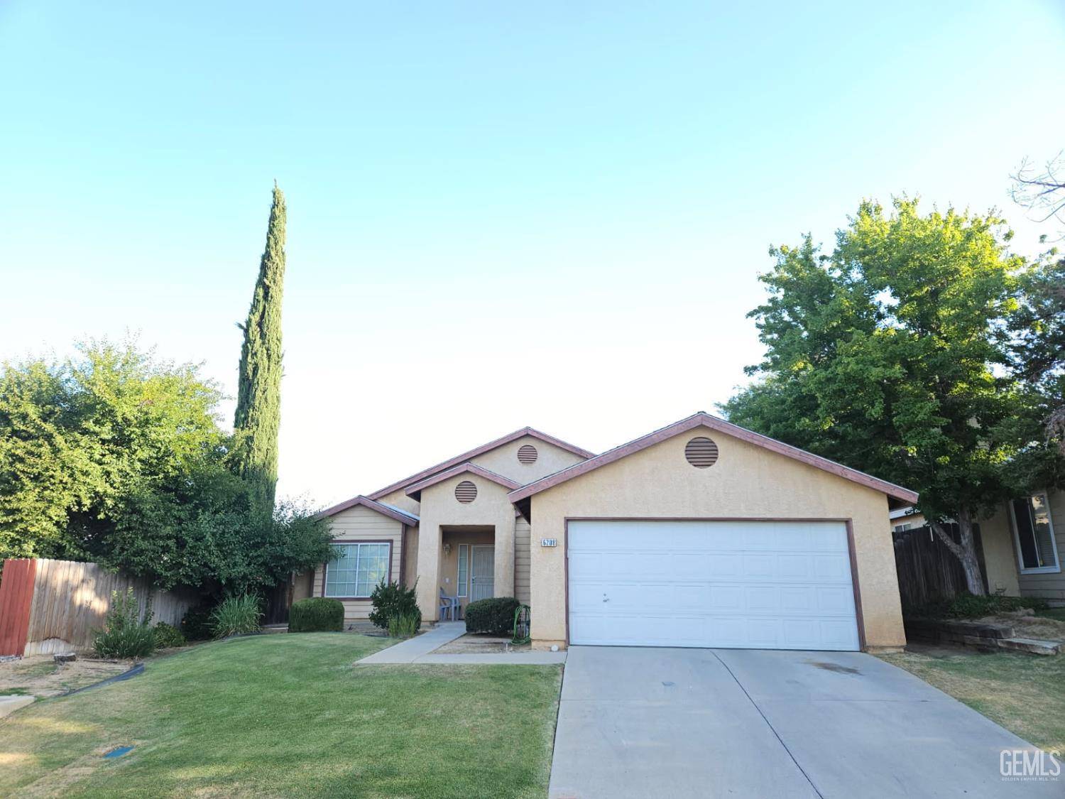 6208 Stonegate Drive, Bakersfield, CA 93306