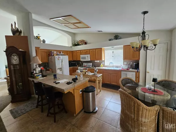Bakersfield, CA 93313,4102 Sierra Redwood Drive