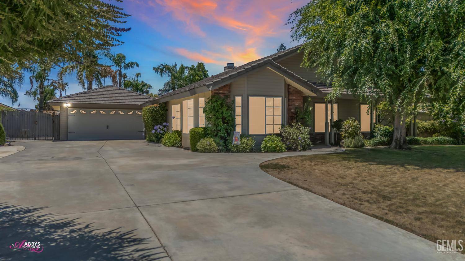 9425 Oak Hills Avenue, Bakersfield, CA 93312