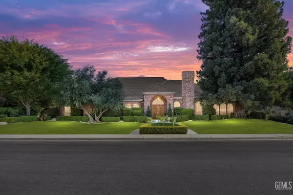 8905 Saint Cloud Lane, Bakersfield, CA 93311