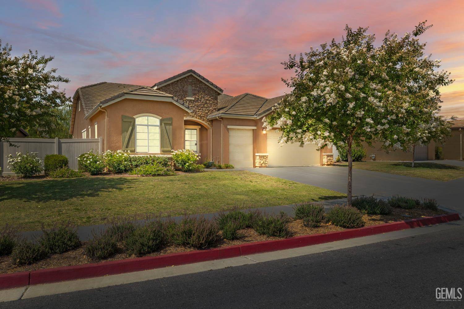 9904 Toscana Drive, Bakersfield, CA 93306