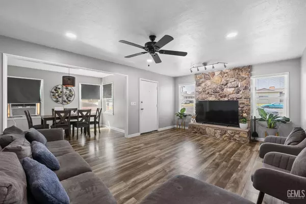 321 Circle Drive, Bakersfield, CA 93308