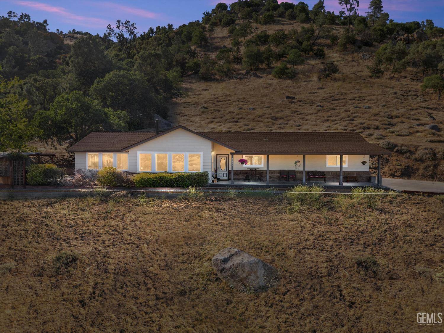 27861 Cummings Valley Road, Tehachapi, CA 93561