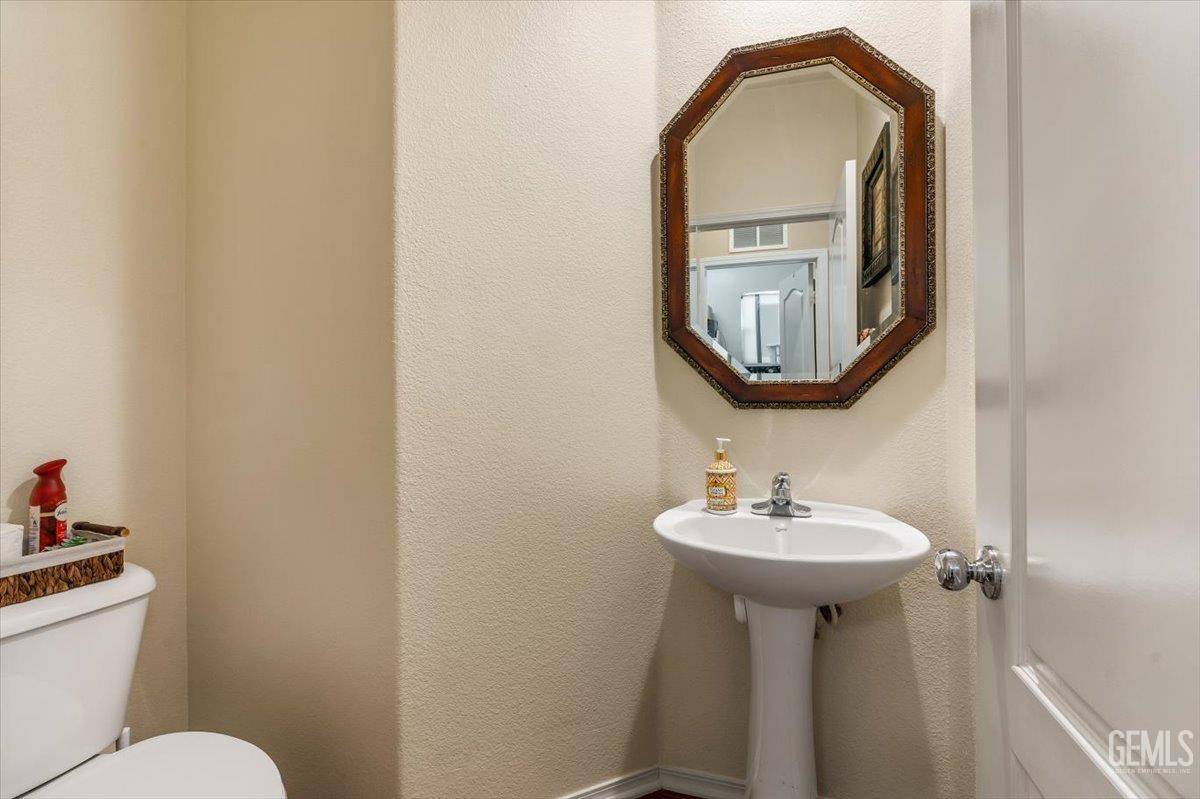 Bakersfield, CA 93313,5404 Viewcrest Drive