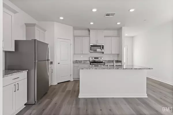 Bakersfield, CA 93313,8008 Ita Palm Way
