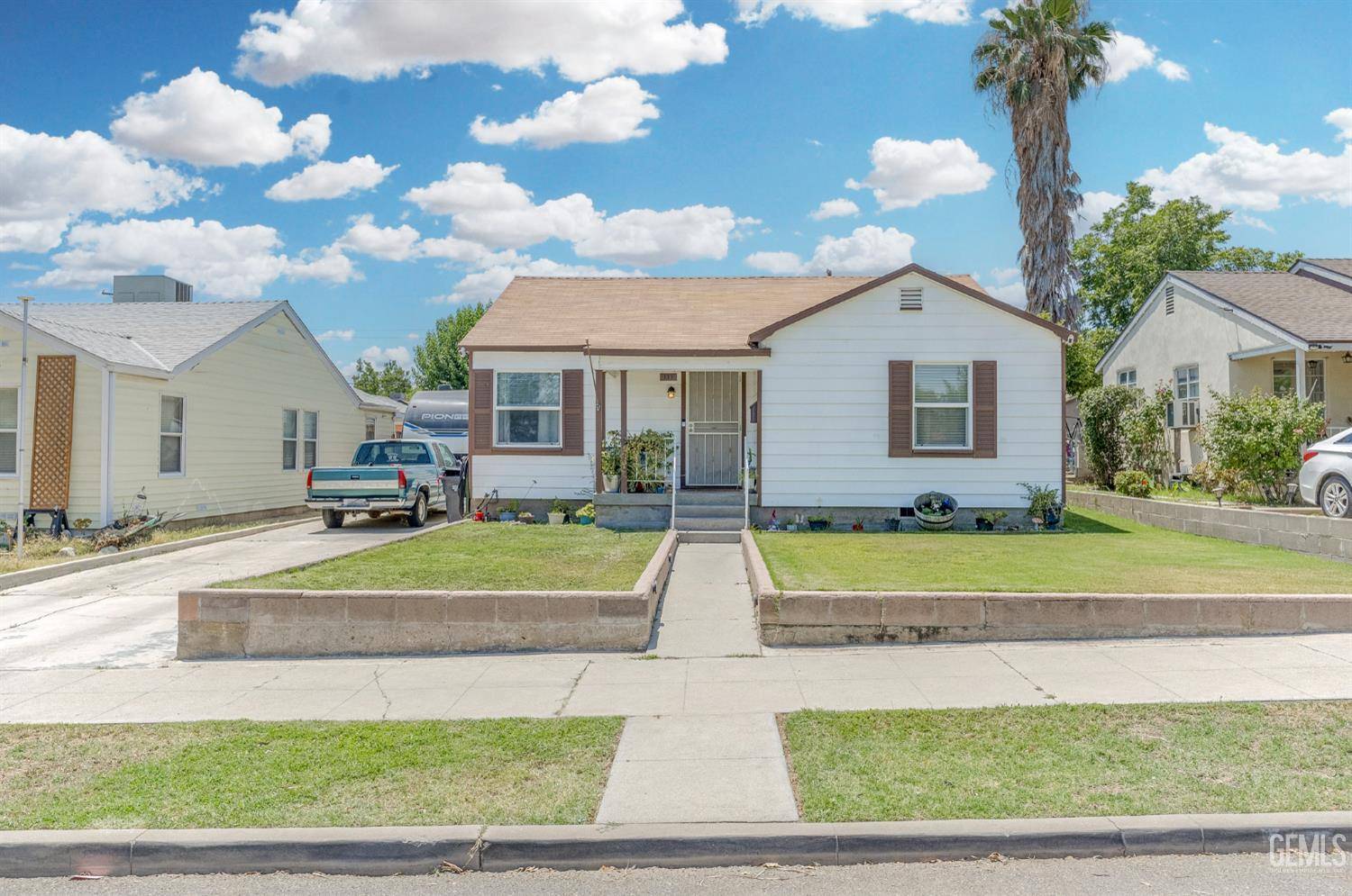 111 E Woodrow Street, Taft, CA 93268