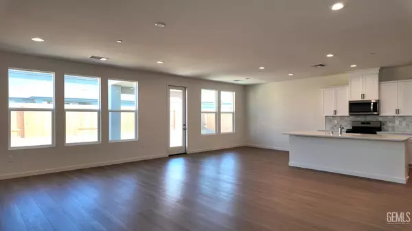 Bakersfield, CA 93314,8506 Estes Park Street