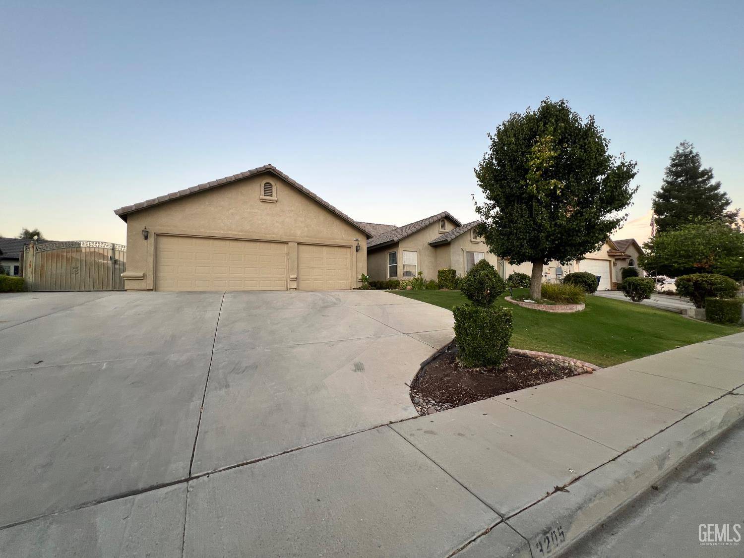 Bakersfield, CA 93306,3205 Petite Sirah Street