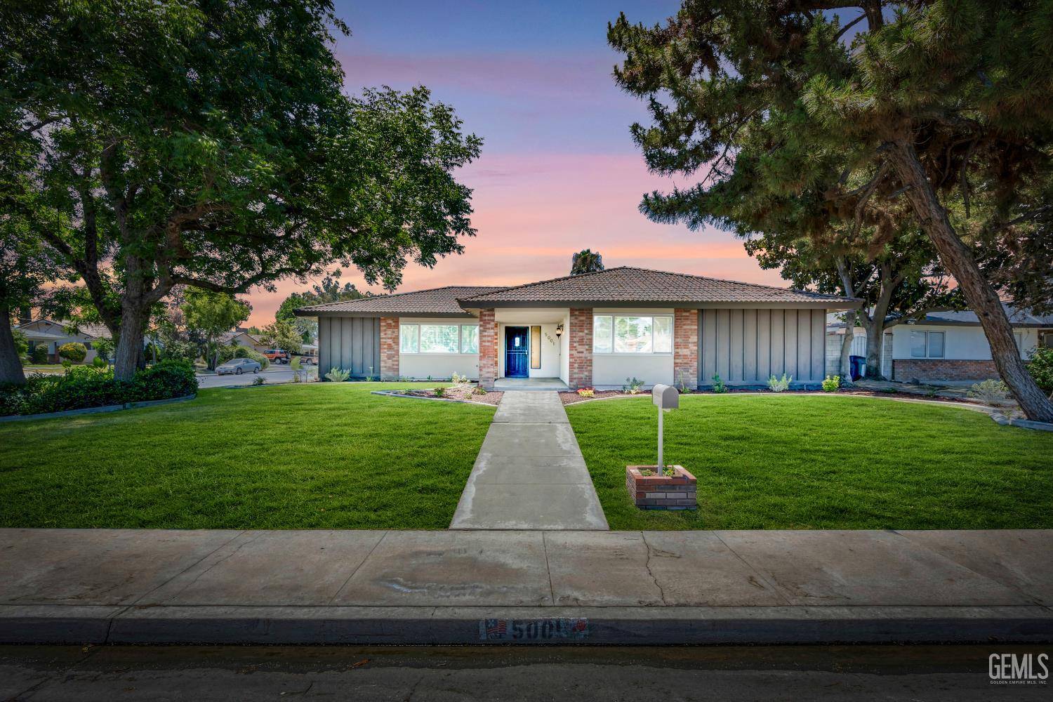 5001 Sea Star Lane, Bakersfield, CA 93309