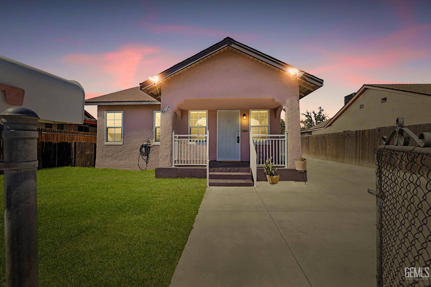 814 Eureka Street, Bakersfield, CA 93305