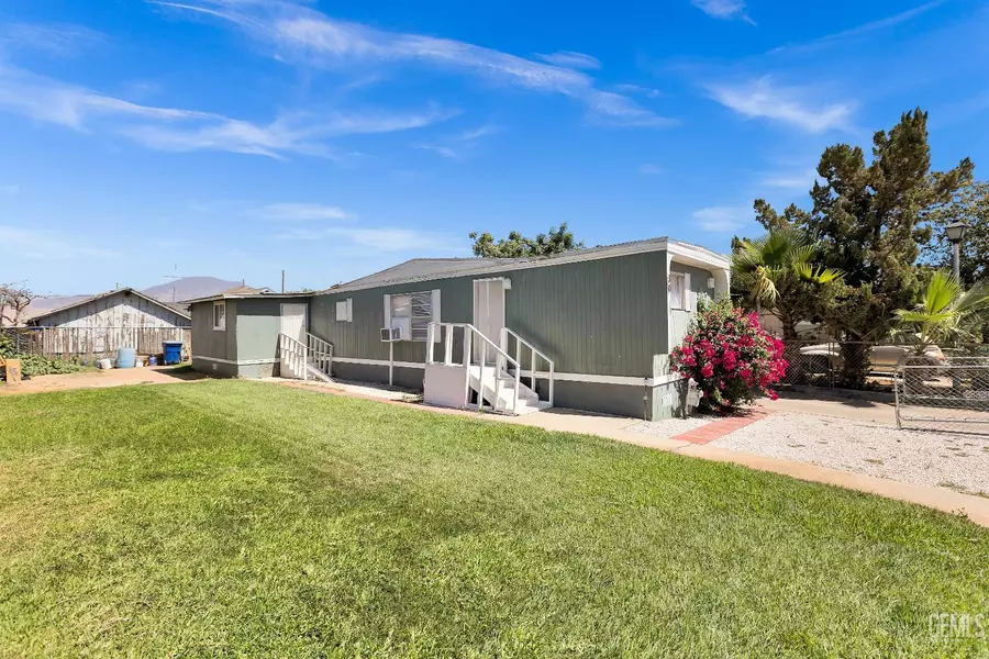 11640 Comanche Dr #30, Arvin, CA 93203