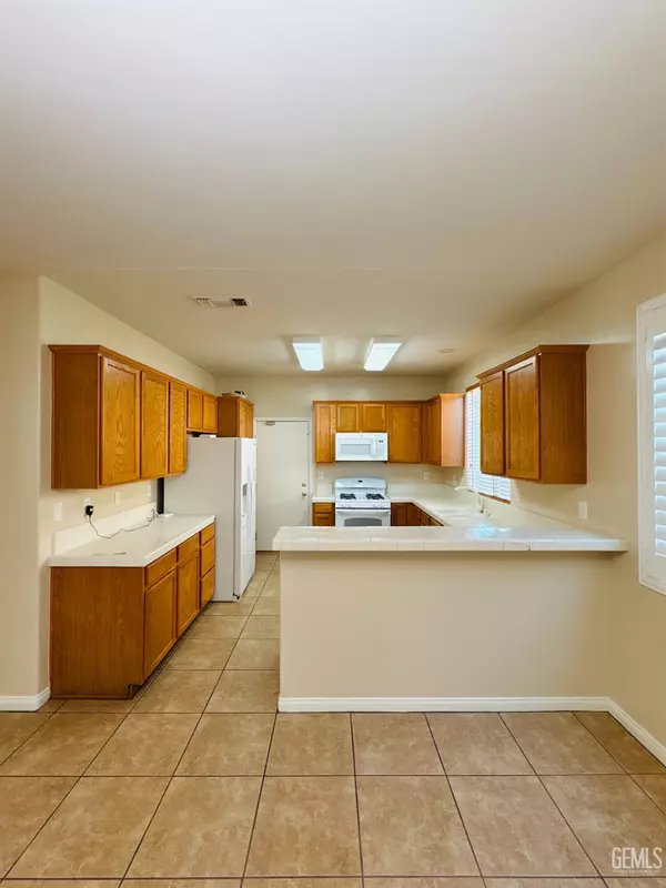 Bakersfield, CA 93313,6631 Rimridge Way
