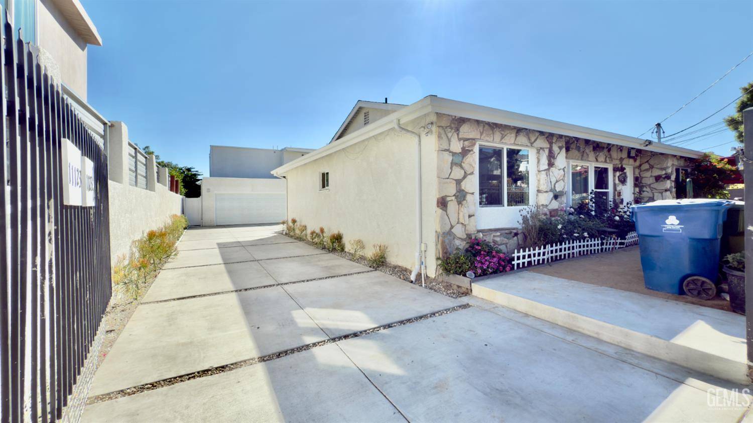 11125 Glenoaks Boulevard, Pacoima, CA 91331