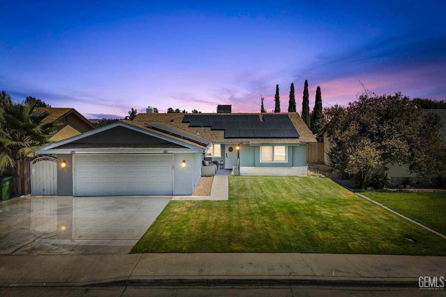 302 Pilgrim Avenue, Taft, CA 93268
