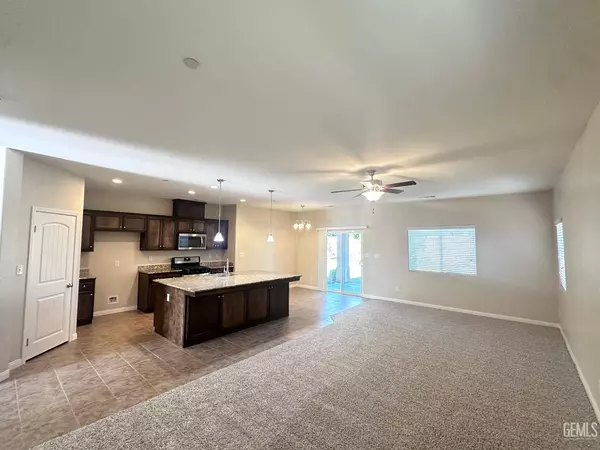 Bakersfield, CA 93311,7503 Carson River Road