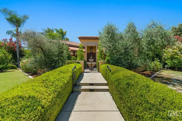 2703 Wharncliff Court, Bakersfield, CA 93311
