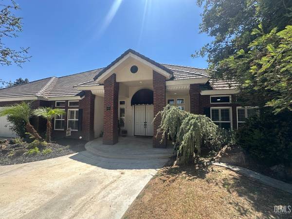 9003 Forest Oaks Court, Bakersfield, CA 93312